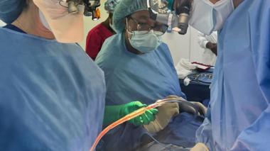 21 Volunteers Perform 30 Heart Surgeries