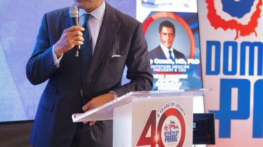 Dr. Ozuah speaks at a podium at the Dominican Day celebration.